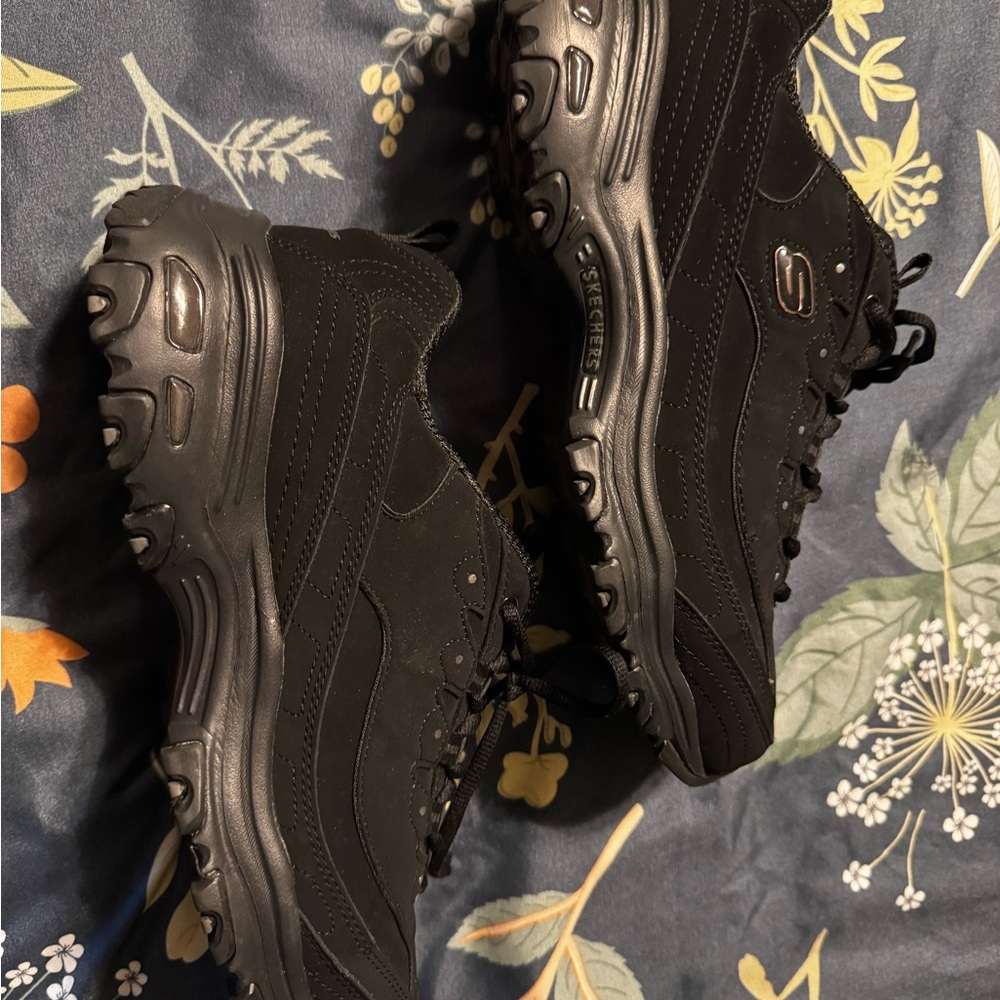 Skechers D'Lites Women’s Black Sneakers WIDE FIT - Picture 2 of 6